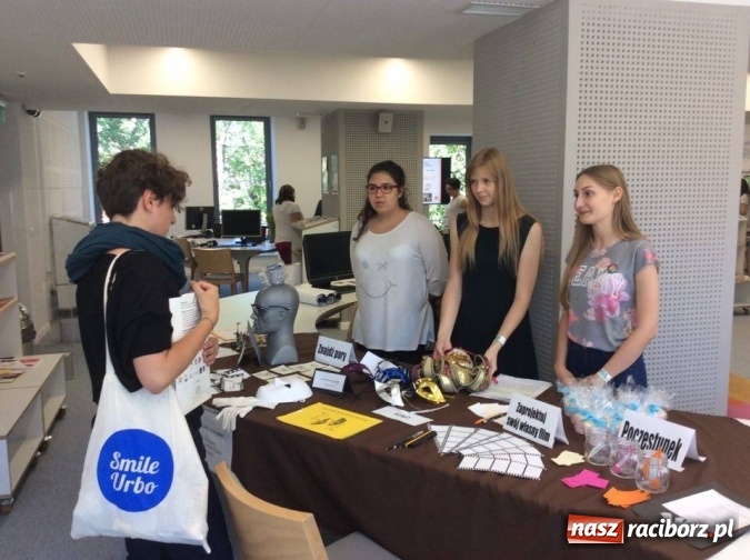 Zdjęcie w galerii na portalu naszraciborz.pl: Uczennice z Nędzy w gronie najlepszych. W Warszawie przepytywali je specjaliści  wiadomości z regionu