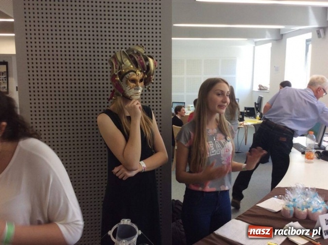 Zdjęcie w galerii na portalu naszraciborz.pl: Uczennice z Nędzy w gronie najlepszych. W Warszawie przepytywali je specjaliści  wiadomości z regionu