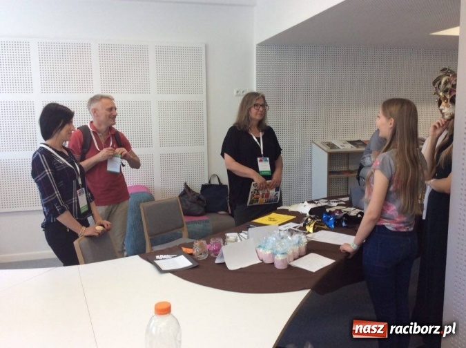 Zdjęcie w galerii na portalu naszraciborz.pl: Uczennice z Nędzy w gronie najlepszych. W Warszawie przepytywali je specjaliści  wiadomości z regionu