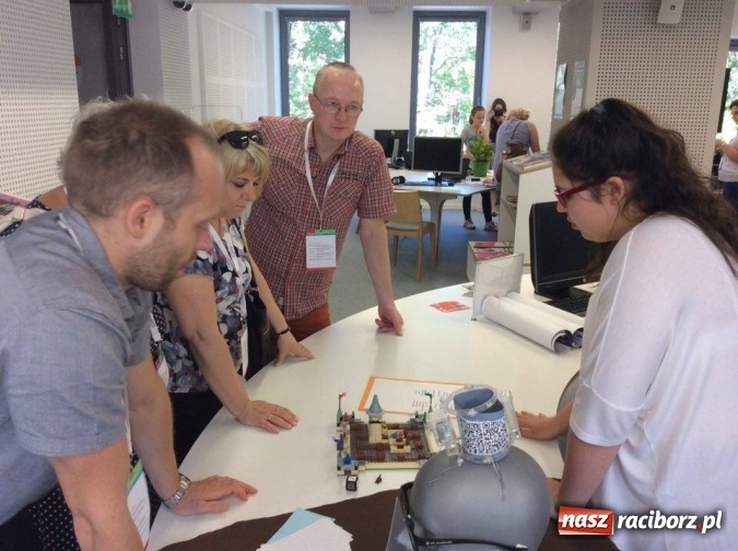 Zdjęcie w galerii na portalu naszraciborz.pl: Uczennice z Nędzy w gronie najlepszych. W Warszawie przepytywali je specjaliści  wiadomości z regionu