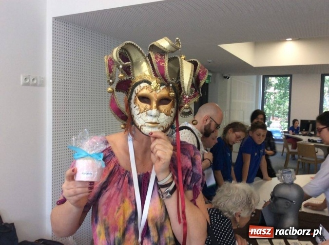 Zdjęcie w galerii na portalu naszraciborz.pl: Uczennice z Nędzy w gronie najlepszych. W Warszawie przepytywali je specjaliści  wiadomości z regionu