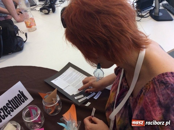 Zdjęcie w galerii na portalu naszraciborz.pl: Uczennice z Nędzy w gronie najlepszych. W Warszawie przepytywali je specjaliści  wiadomości z regionu