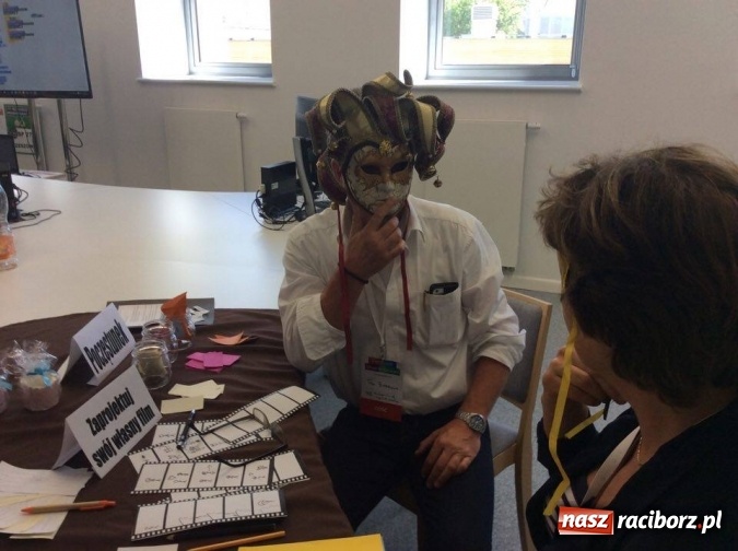 Zdjęcie w galerii na portalu naszraciborz.pl: Uczennice z Nędzy w gronie najlepszych. W Warszawie przepytywali je specjaliści  wiadomości z regionu