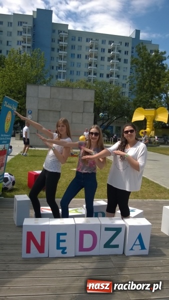 Zdjęcie w galerii na portalu naszraciborz.pl: Uczennice z Nędzy w gronie najlepszych. W Warszawie przepytywali je specjaliści  wiadomości z regionu