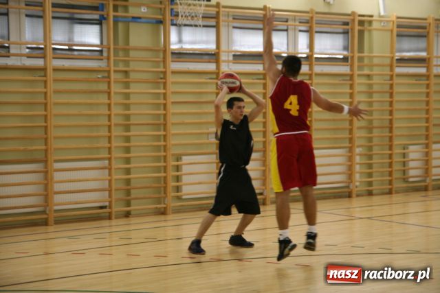 Zdjęcie w galerii na portalu naszraciborz.pl: Amatorska Liga Koszykówki V kolejka wiadomości z regionu