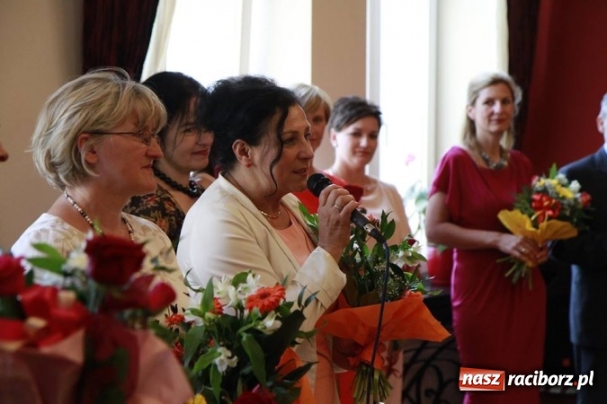 Zdjęcie w galerii na portalu naszraciborz.pl: Trzecioklasiści gimnazjum ZSOMS bawili się na komersie w Raciborskiej wiadomości z regionu