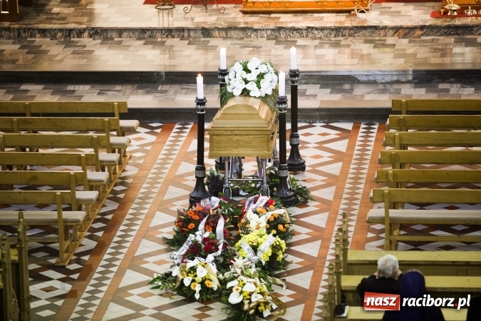 Zdjęcie w galerii na portalu naszraciborz.pl: Ostatnie pożegnanie doktora Henryka Mecy wiadomości z regionu