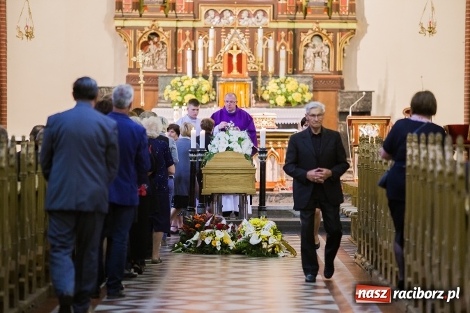 Zdjęcie w galerii na portalu naszraciborz.pl: Ostatnie pożegnanie doktora Henryka Mecy wiadomości z regionu
