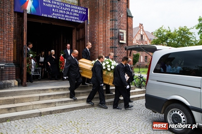 Zdjęcie w galerii na portalu naszraciborz.pl: Ostatnie pożegnanie doktora Henryka Mecy wiadomości z regionu