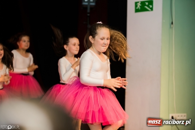 Zdjęcie w galerii na portalu naszraciborz.pl: Dzień Mamy i Taty w Młodzieżowym Domu Kultury wiadomości z regionu