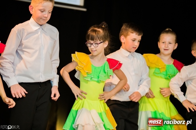 Zdjęcie w galerii na portalu naszraciborz.pl: Dzień Mamy i Taty w Młodzieżowym Domu Kultury wiadomości z regionu