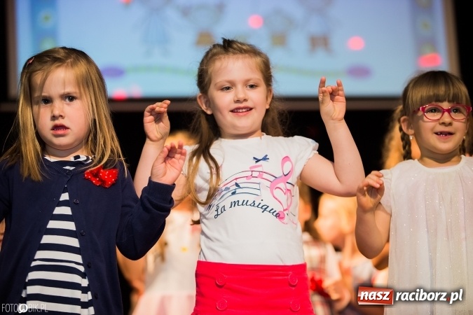 Zdjęcie w galerii na portalu naszraciborz.pl: Dzień Mamy i Taty w Młodzieżowym Domu Kultury wiadomości z regionu