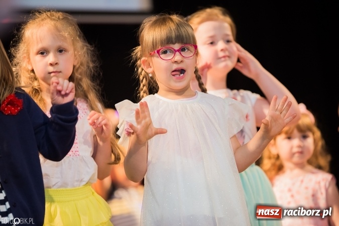 Zdjęcie w galerii na portalu naszraciborz.pl: Dzień Mamy i Taty w Młodzieżowym Domu Kultury wiadomości z regionu