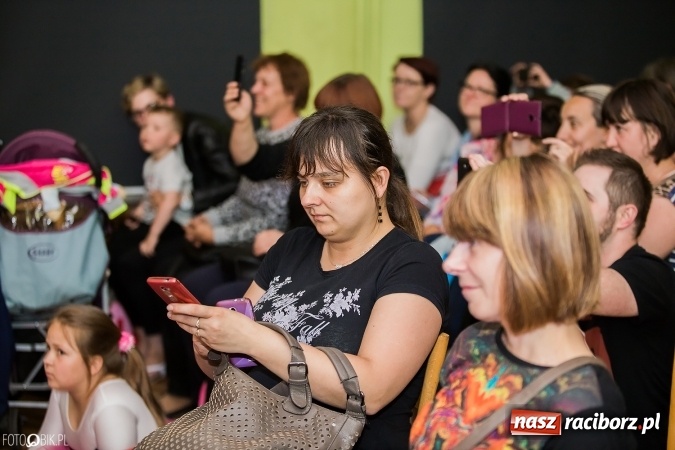 Zdjęcie w galerii na portalu naszraciborz.pl: Dzień Mamy i Taty w Młodzieżowym Domu Kultury wiadomości z regionu