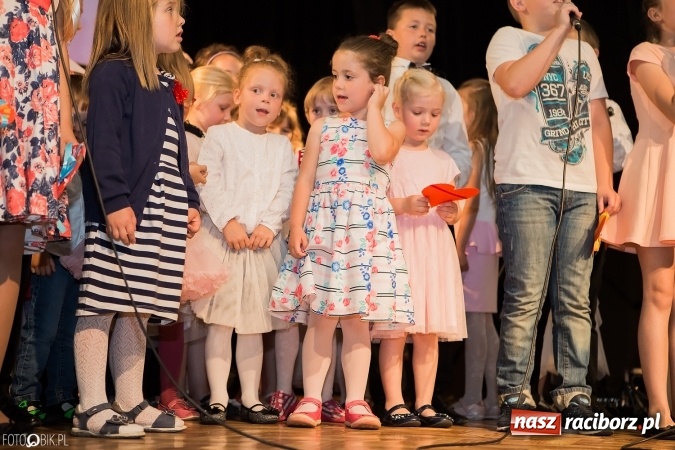 Zdjęcie w galerii na portalu naszraciborz.pl: Dzień Mamy i Taty w Młodzieżowym Domu Kultury wiadomości z regionu