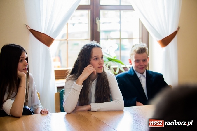 Zdjęcie w galerii na portalu naszraciborz.pl: Osiemdziesięciu uczniów z województwa śląskiego wykazywało się wiedzą o Eichendorffie wiadomości z regionu