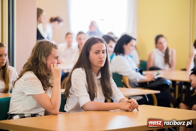 Zdjęcie w galerii na portalu naszraciborz.pl: Osiemdziesięciu uczniów z województwa śląskiego wykazywało się wiedzą o Eichendorffie wiadomości z regionu