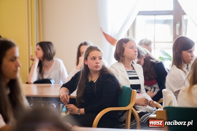 Zdjęcie w galerii na portalu naszraciborz.pl: Osiemdziesięciu uczniów z województwa śląskiego wykazywało się wiedzą o Eichendorffie wiadomości z regionu