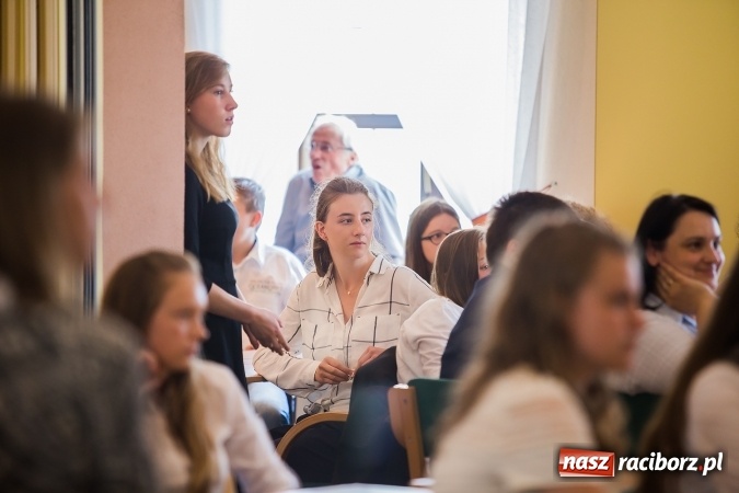 Zdjęcie w galerii na portalu naszraciborz.pl: Osiemdziesięciu uczniów z województwa śląskiego wykazywało się wiedzą o Eichendorffie wiadomości z regionu