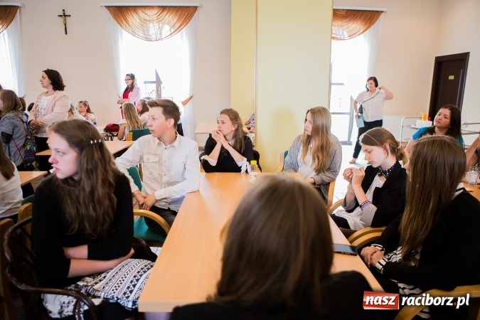 Zdjęcie w galerii na portalu naszraciborz.pl: Osiemdziesięciu uczniów z województwa śląskiego wykazywało się wiedzą o Eichendorffie wiadomości z regionu