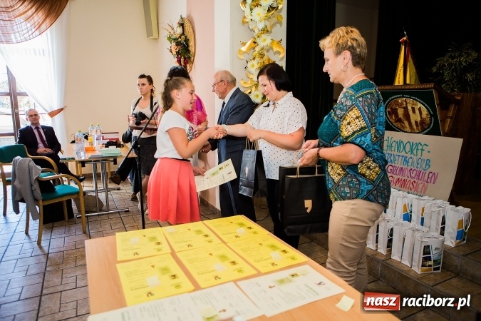 Zdjęcie w galerii na portalu naszraciborz.pl: Osiemdziesięciu uczniów z województwa śląskiego wykazywało się wiedzą o Eichendorffie wiadomości z regionu