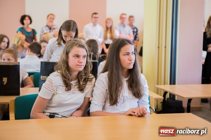 Zdjęcie w galerii na portalu naszraciborz.pl: Osiemdziesięciu uczniów z województwa śląskiego wykazywało się wiedzą o Eichendorffie wiadomości z regionu