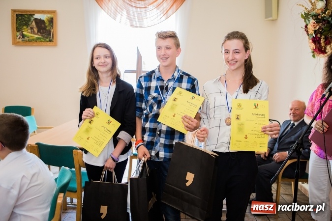 Zdjęcie w galerii na portalu naszraciborz.pl: Osiemdziesięciu uczniów z województwa śląskiego wykazywało się wiedzą o Eichendorffie wiadomości z regionu