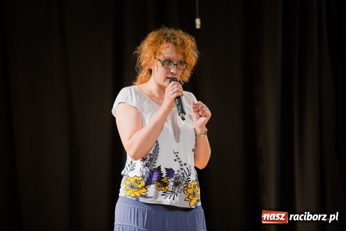 Zdjęcie w galerii na portalu naszraciborz.pl: Alicja w krainie czarów na scenie MDK wiadomości z regionu