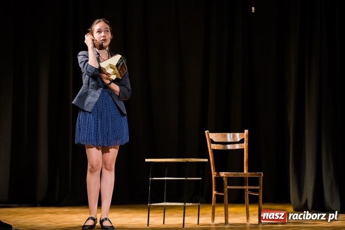 Zdjęcie w galerii na portalu naszraciborz.pl: Alicja w krainie czarów na scenie MDK wiadomości z regionu