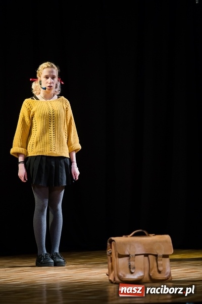 Zdjęcie w galerii na portalu naszraciborz.pl: Alicja w krainie czarów na scenie MDK wiadomości z regionu