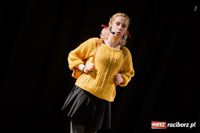 Zdjęcie w galerii na portalu naszraciborz.pl: Alicja w krainie czarów na scenie MDK wiadomości z regionu