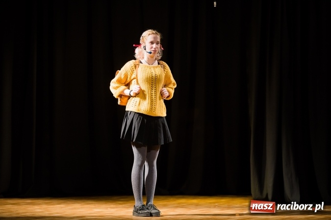 Zdjęcie w galerii na portalu naszraciborz.pl: Alicja w krainie czarów na scenie MDK wiadomości z regionu