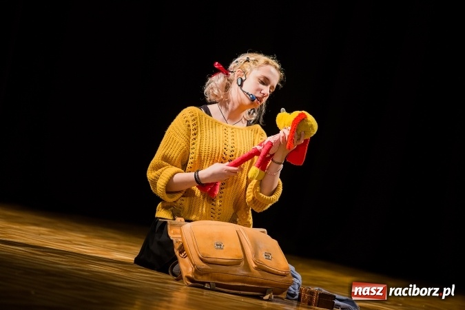 Zdjęcie w galerii na portalu naszraciborz.pl: Alicja w krainie czarów na scenie MDK wiadomości z regionu