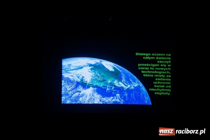 Zdjęcie w galerii na portalu naszraciborz.pl: Alicja w krainie czarów na scenie MDK wiadomości z regionu