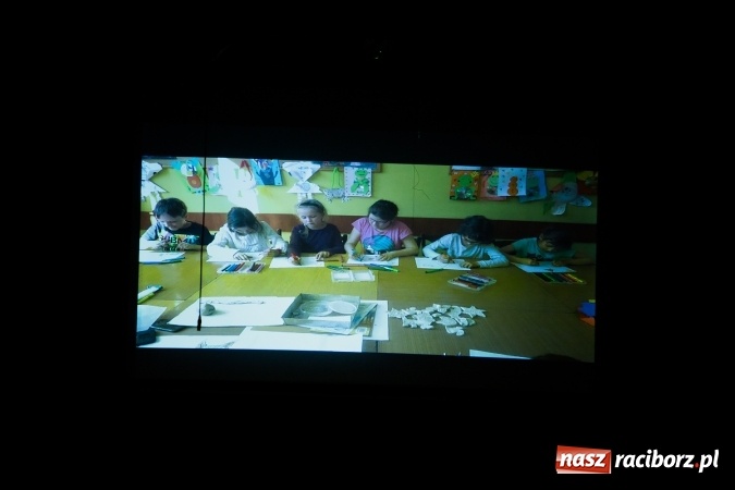 Zdjęcie w galerii na portalu naszraciborz.pl: Alicja w krainie czarów na scenie MDK wiadomości z regionu