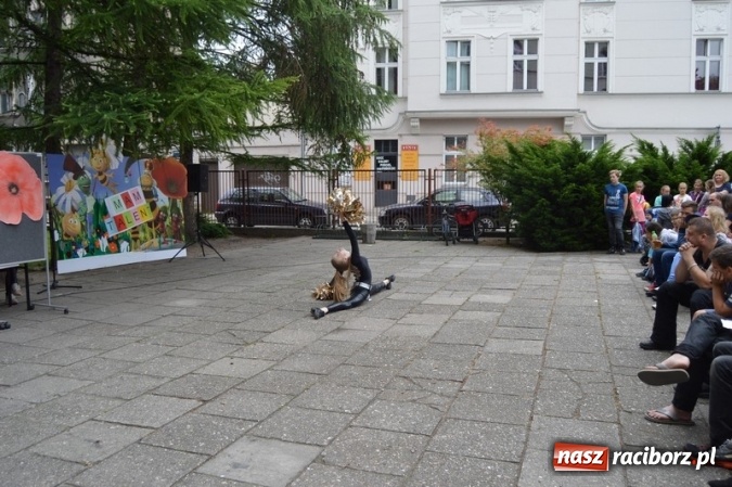 Zdjęcie w galerii na portalu naszraciborz.pl: Piknik rodzinny w SP 4  wiadomości z regionu