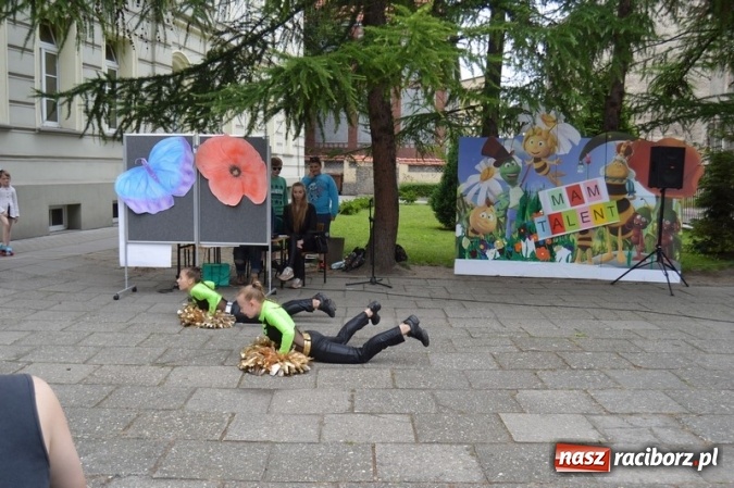 Zdjęcie w galerii na portalu naszraciborz.pl: Piknik rodzinny w SP 4  wiadomości z regionu