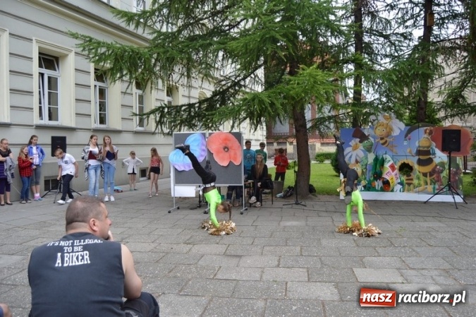 Zdjęcie w galerii na portalu naszraciborz.pl: Piknik rodzinny w SP 4  wiadomości z regionu
