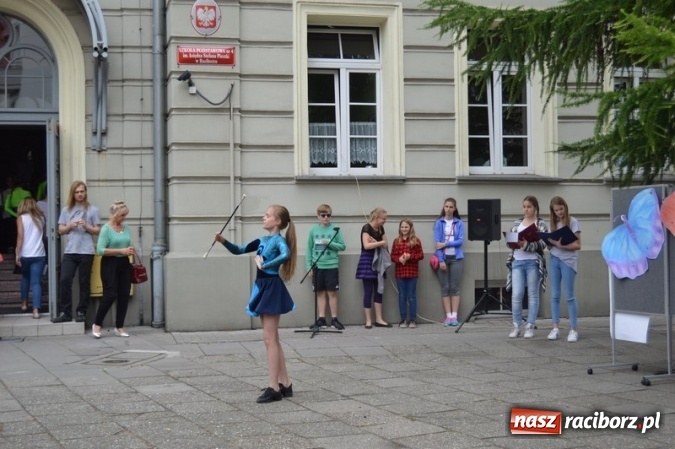 Zdjęcie w galerii na portalu naszraciborz.pl: Piknik rodzinny w SP 4  wiadomości z regionu