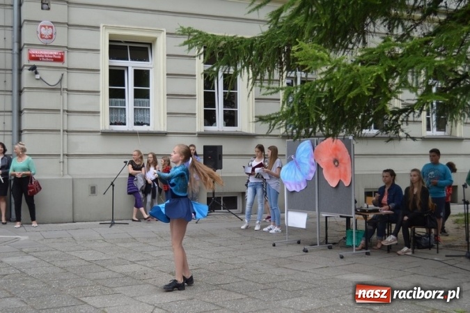 Zdjęcie w galerii na portalu naszraciborz.pl: Piknik rodzinny w SP 4  wiadomości z regionu