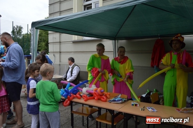 Zdjęcie w galerii na portalu naszraciborz.pl: Piknik rodzinny w SP 4  wiadomości z regionu