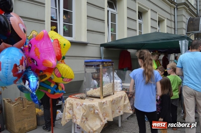 Zdjęcie w galerii na portalu naszraciborz.pl: Piknik rodzinny w SP 4  wiadomości z regionu
