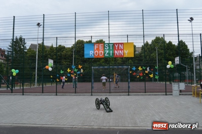 Zdjęcie w galerii na portalu naszraciborz.pl: Piknik rodzinny w SP 4  wiadomości z regionu