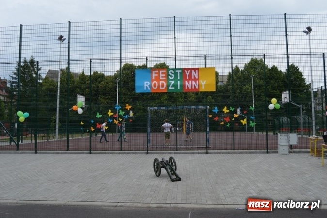 Zdjęcie w galerii na portalu naszraciborz.pl: Piknik rodzinny w SP 4  wiadomości z regionu