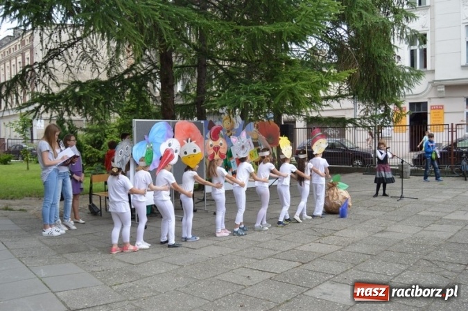 Zdjęcie w galerii na portalu naszraciborz.pl: Piknik rodzinny w SP 4  wiadomości z regionu