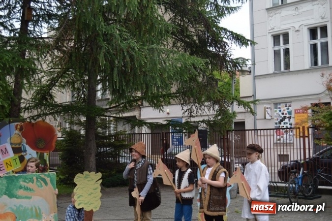Zdjęcie w galerii na portalu naszraciborz.pl: Piknik rodzinny w SP 4  wiadomości z regionu