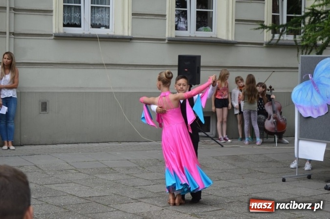 Zdjęcie w galerii na portalu naszraciborz.pl: Piknik rodzinny w SP 4  wiadomości z regionu