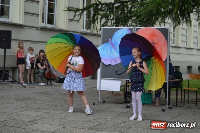 Zdjęcie w galerii na portalu naszraciborz.pl: Piknik rodzinny w SP 4  wiadomości z regionu