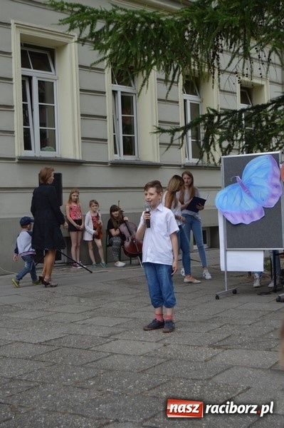 Zdjęcie w galerii na portalu naszraciborz.pl: Piknik rodzinny w SP 4  wiadomości z regionu