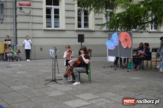 Zdjęcie w galerii na portalu naszraciborz.pl: Piknik rodzinny w SP 4  wiadomości z regionu